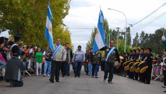 Los ex soldados pidieron a los vecinos que vayan con banderas.