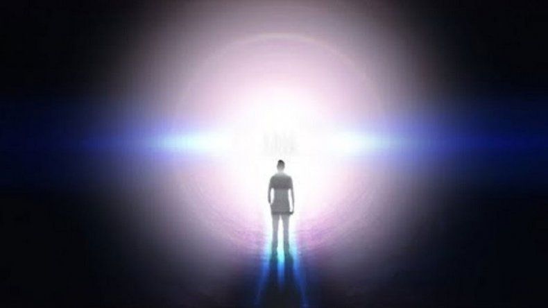 Qué es la luz que ven los que estuvieron al borde de la muerte: la contundente explicación de un neurólogo