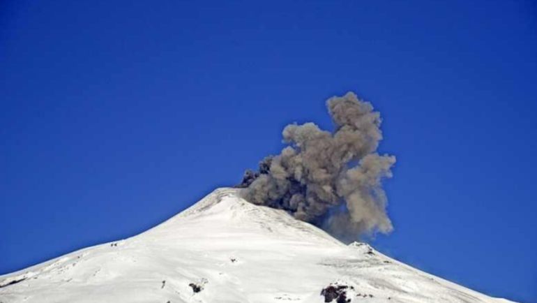 El Volcán Villarrica tuvo un nuevo pulso eruptivo