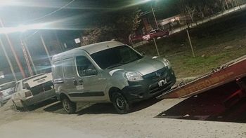 Robaron en Cipolletti y los atraparon en Neuquén a bordo de una utilitaria.
