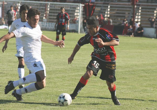 A Cipolletti se le acercan en “Globo”