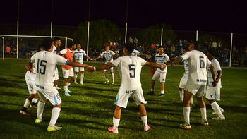 La Amistad festejó en el Clausura tras ganar la final el último miércoles. Fotos: Antonio Spagnuolo