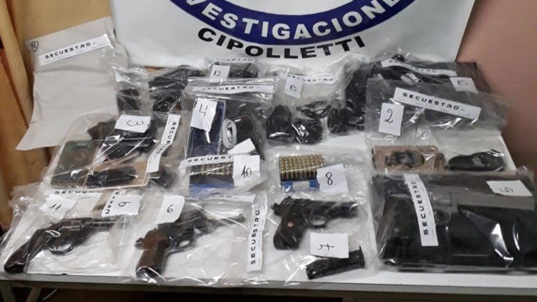 Revientan desarmadero gigante: secuestran autos, armas y equipos robados a la policía