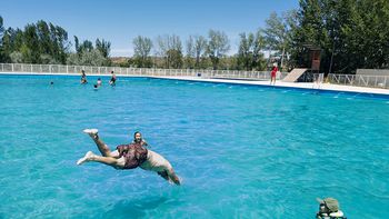 La Municipalidad de Cipolletti difundió el listado de piletas y balnearios habilitados para esta temporada de verano 2025/2026.&nbsp;