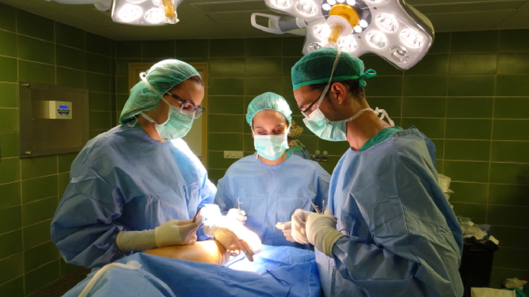 La operación fue realizada al margen del sistema regular de atención hospitalaria