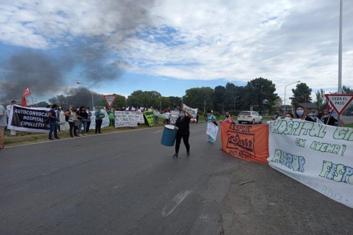 Paro y movilización de los trabajadores de Salud cerca del puente