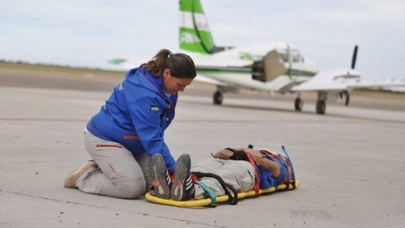 Simulacro de emergencia con el avión sanitario