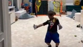 mega crack: asi ataja penales el hijo del dibu martinez en su casa de inglaterra