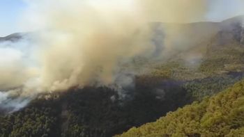 alerta roja en chile: nuevo incendio amenaza las casas y sigue el combate del fuego cerca de neuquen