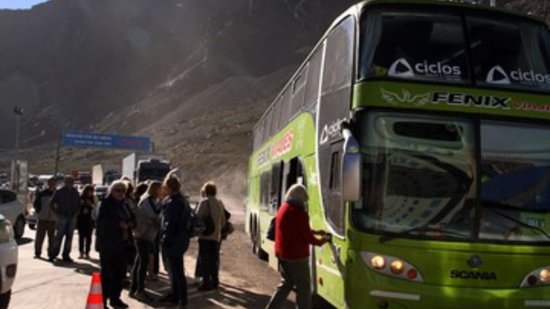 Violento asalto a 60 argentinos en un tour de compras en Chile: no pueden volver al país