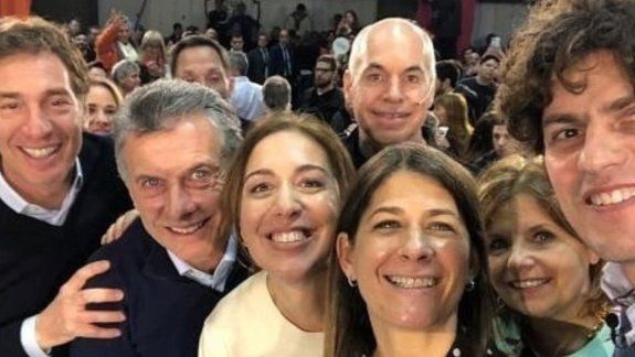 La selfie macrista que dejó afuera a Michetti e hizo estallar las redes