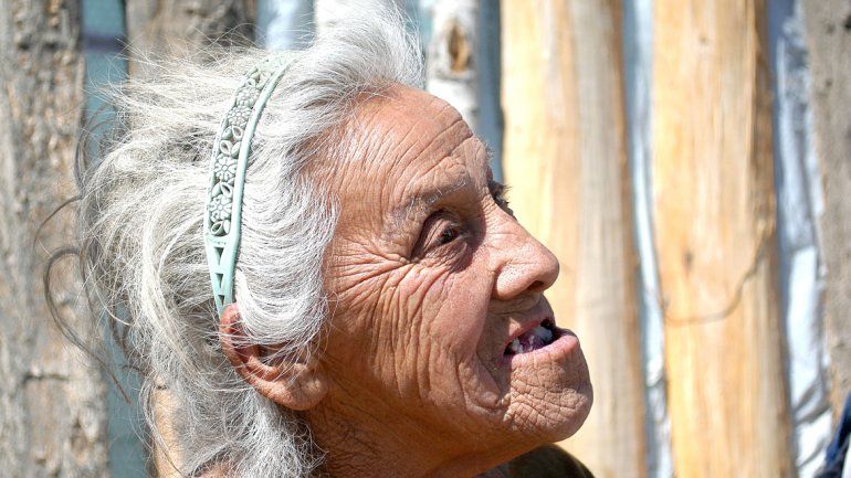 Miriam vivía encerrada en un camión abandonado y se alimentaba a base de pasto