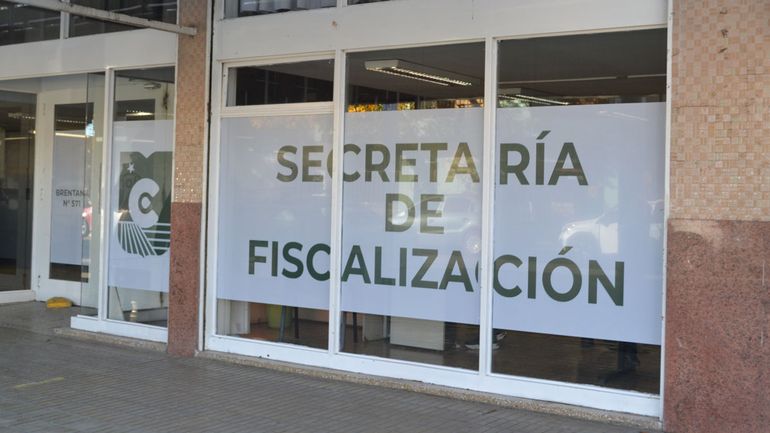 Solicitan a la comunidad hacer la denuncia anónima si se detecta venta o uso de pirotecnia en Cipolletti. Solicitan a la comunidad hacer la denuncia anónima si se detecta venta o uso de pirotecnia en Cipolletti.