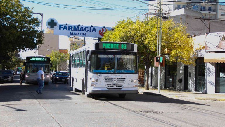 Ya hay tres colectivos del servicio urbano con el GPS instalado. El control se extenderá a toda la flota.