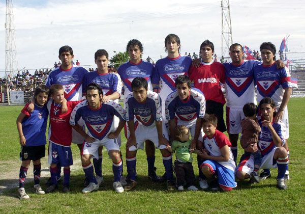 Unión goleó en casa y recuperó el título de Liga