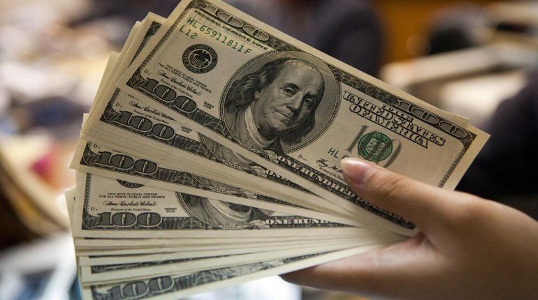 El dólar cerró en $19,46 y el peso ya se devaluó más de 10%