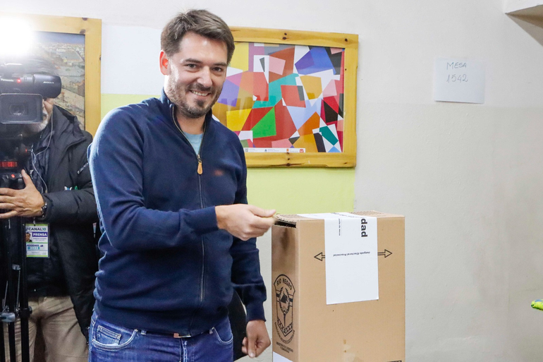 Fútbol, cine, comida...: el ping pong con el intendente electo