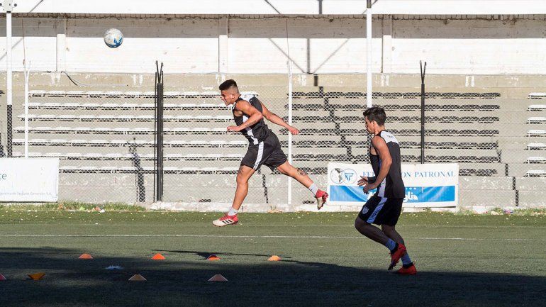 Elvis, el pibe que pasó del fratacho a jugar en primera