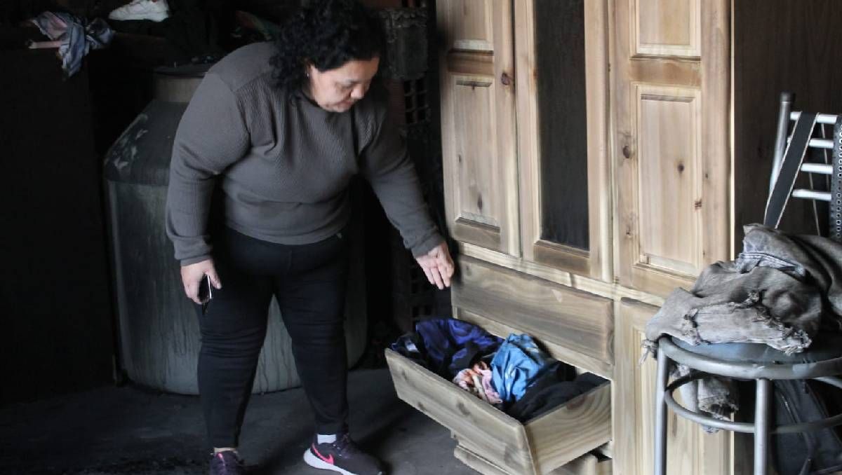 Mabel y sus hijos intentan recuperarse de un incendio en su casa del barrio Juventud y Desarrollo.
