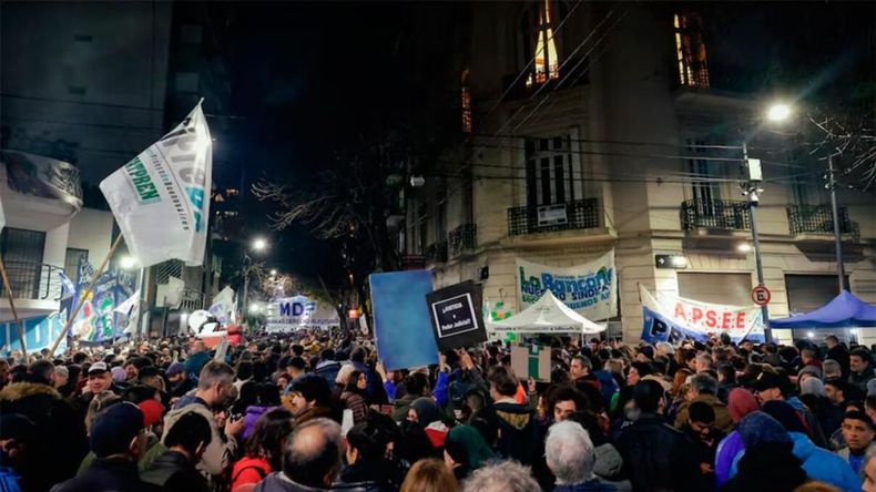 Cristina Kirchner presa: el peronismo, movimientos sociales y gremios se movilizan a Plaza de Mayo