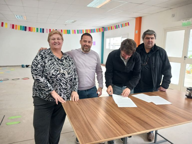 El objetivo es contribuir con las tareas de inclusión social y laboral de las personas con discapacidad en general y con Síndrome de Down en particular. El objetivo es contribuir con las tareas de inclusión social y laboral de las personas con discapacidad en general y con Síndrome de Down en particular.