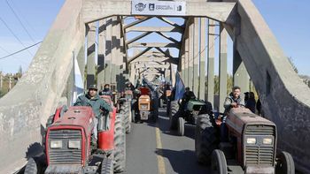 multitudinario tractorazo por ruta 22: productores reclaman apoyo del gobierno