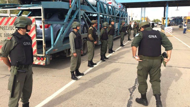 Pese a la presencia de Gendarmería, ATE Río Negro bloquea totalmente los puentes