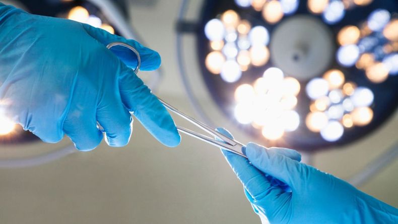 El peritaje confirmó que la operación en la rodilla equivocada constituyó un caso de negligencia médica.