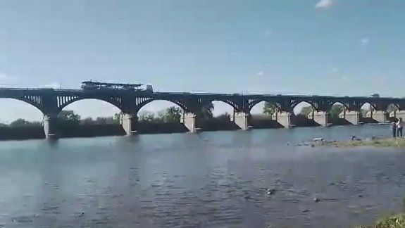 El tránsito de camiones está prohibido sobre el Puente Dique Ballester, pero la medida no se respeta.&nbsp;