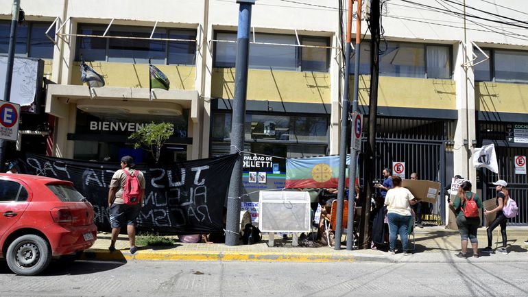 La familia Retamal llevó el reclamo al Municipio de Cipolletti para la restitución de sus animales secuestrados.