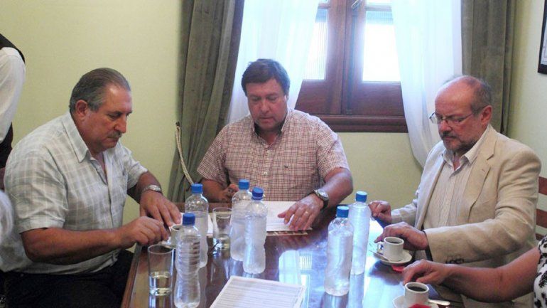 Scalesi y Weretilneck firmaron el acuerdo salarial