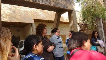 la legisladora germanier se reunio con los papas de las escuela 285