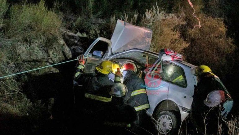Ruta 22: conductor despistó y terminó adentro de un desagüe