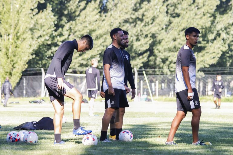 Fútbol, nuevas obras y cachengue: Cipo y el último amistoso antes del debut