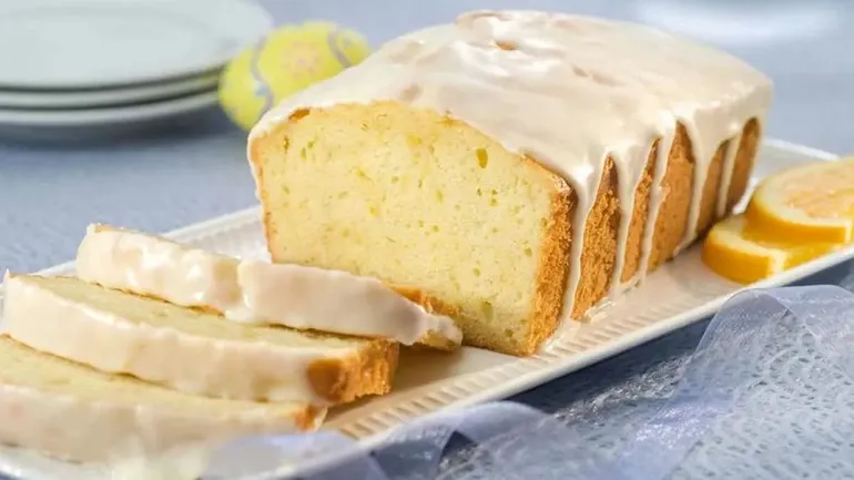Fácil para la merienda: el budín de limón o naranja de Paulina Cocina con su truco para que siempre salga bien