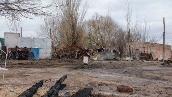 Tras el incendio, no quedó nada de la casa de Susana y su pequeño hijo.