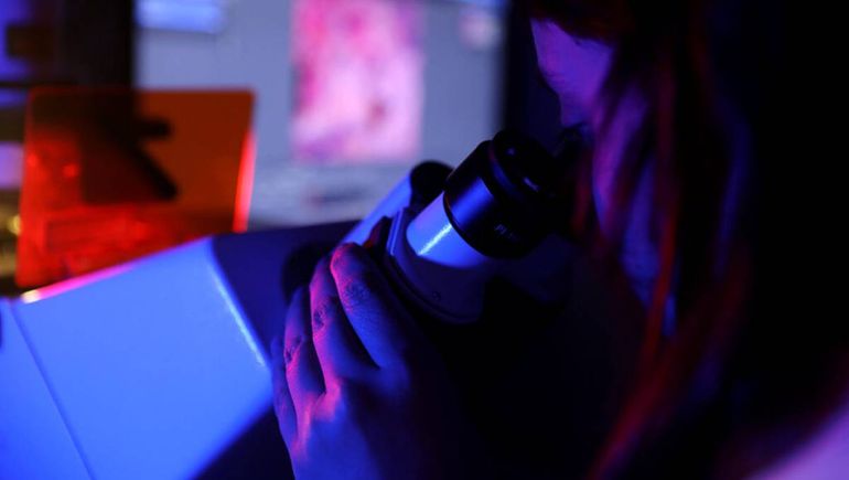 Científicos argentinos desarrollan novedoso método: utilizan nanopartículas de oro para detectar tumores