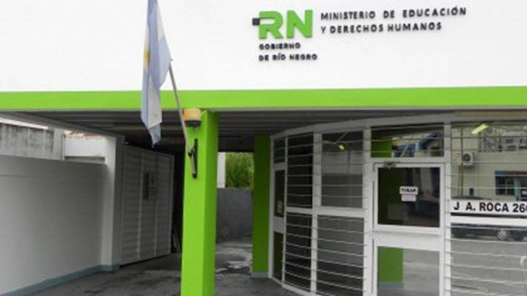 Separan del cargo a la maestra jardinera denunciada por agredir a los nenes en Allen