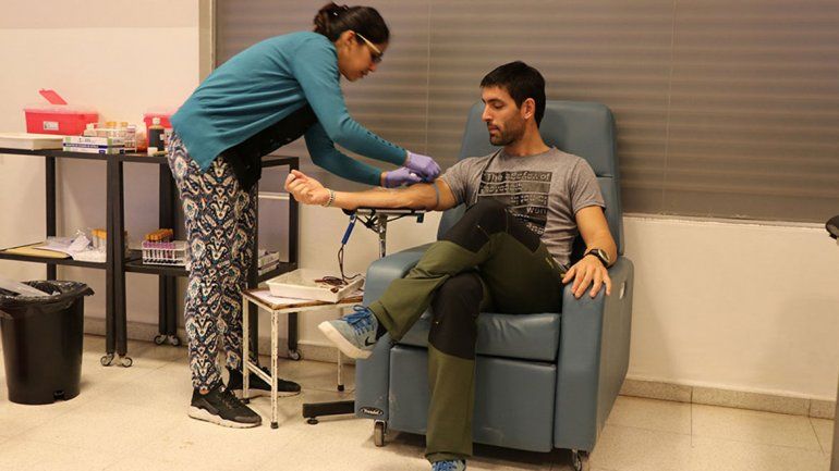 El proceso se inicia con una donación de sangre.