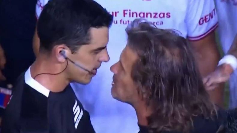 Casi a las piñas: así se puso Insua al sentirse robado por un árbitro contra Tigre