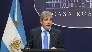El ministro de Economía anuncia medidas sobre dólares