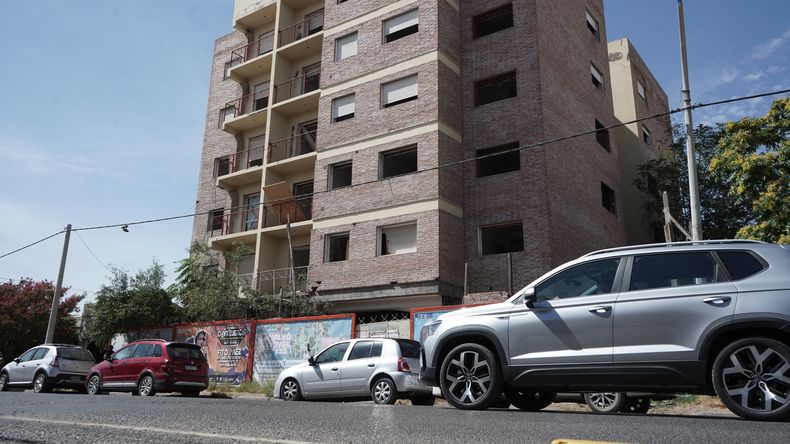Rematarán el edificio que funciona como aguantadero en Sargento Cabral: ¿Qué uso le dará la Policía? | LMCipolletti.com Rematarán el edificio que funciona como aguantadero en Sargento Cabral: ¿Qué uso le dará la Policía?