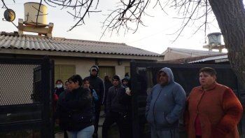 frenaron el desalojo de una familia en las 130 viviendas