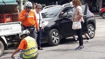 denuncian a conductor por agredir a una inspectora de transito 