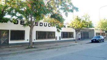 Robaron en el Consejo Escolar de Cipolletti, ingresaron por una venta y se llevaron computadoras.