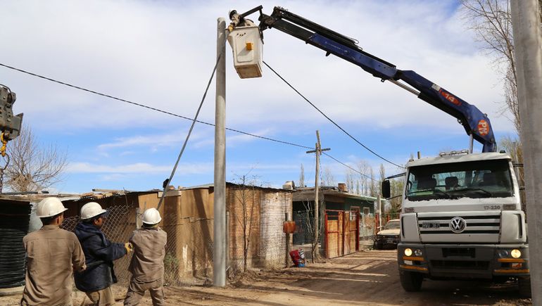 Tres barrios populares de la región ya tienen luz segura