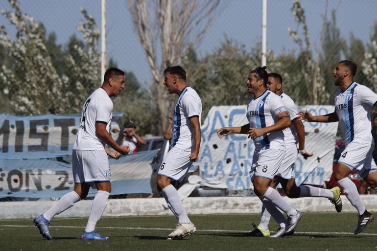 La Amistad goleó al Deportivo Rincón y ¡es finalista!