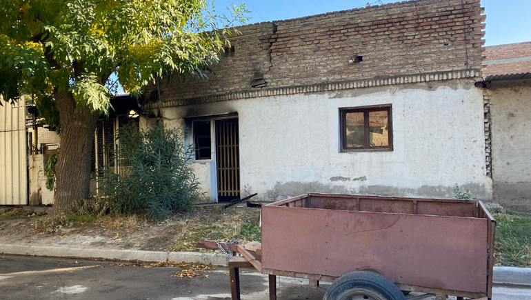 El incendio consumió tres ambientes de la casa dejando pérdidas materiales importantes.