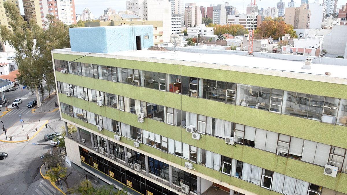 Susto en Neuquén: desalojan Correo Argentino tras explosión