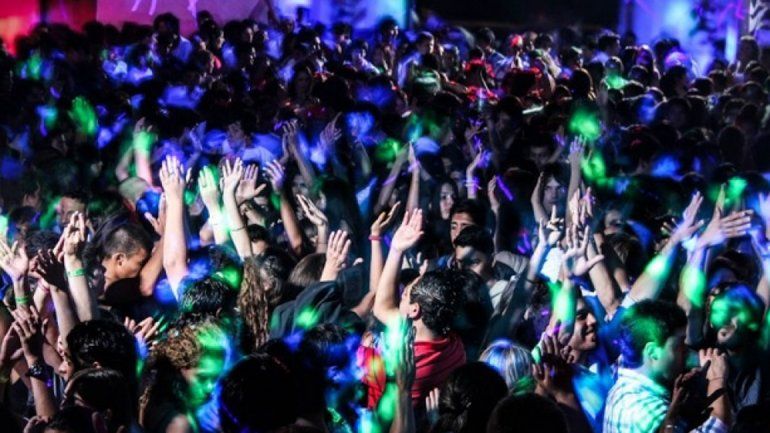 Neuquén habilita locales bailables con certificado de vacunación